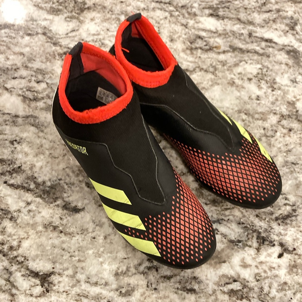 Adidas Predator Youth Firm Ground Laceless Soccer Cleats
